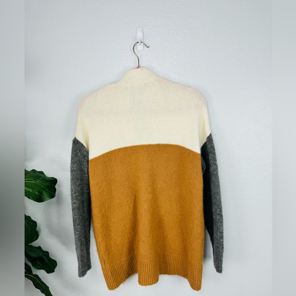 Madewell Allston Double-Button Cardigan Sweater in Colorblock - Picture 7 of 9